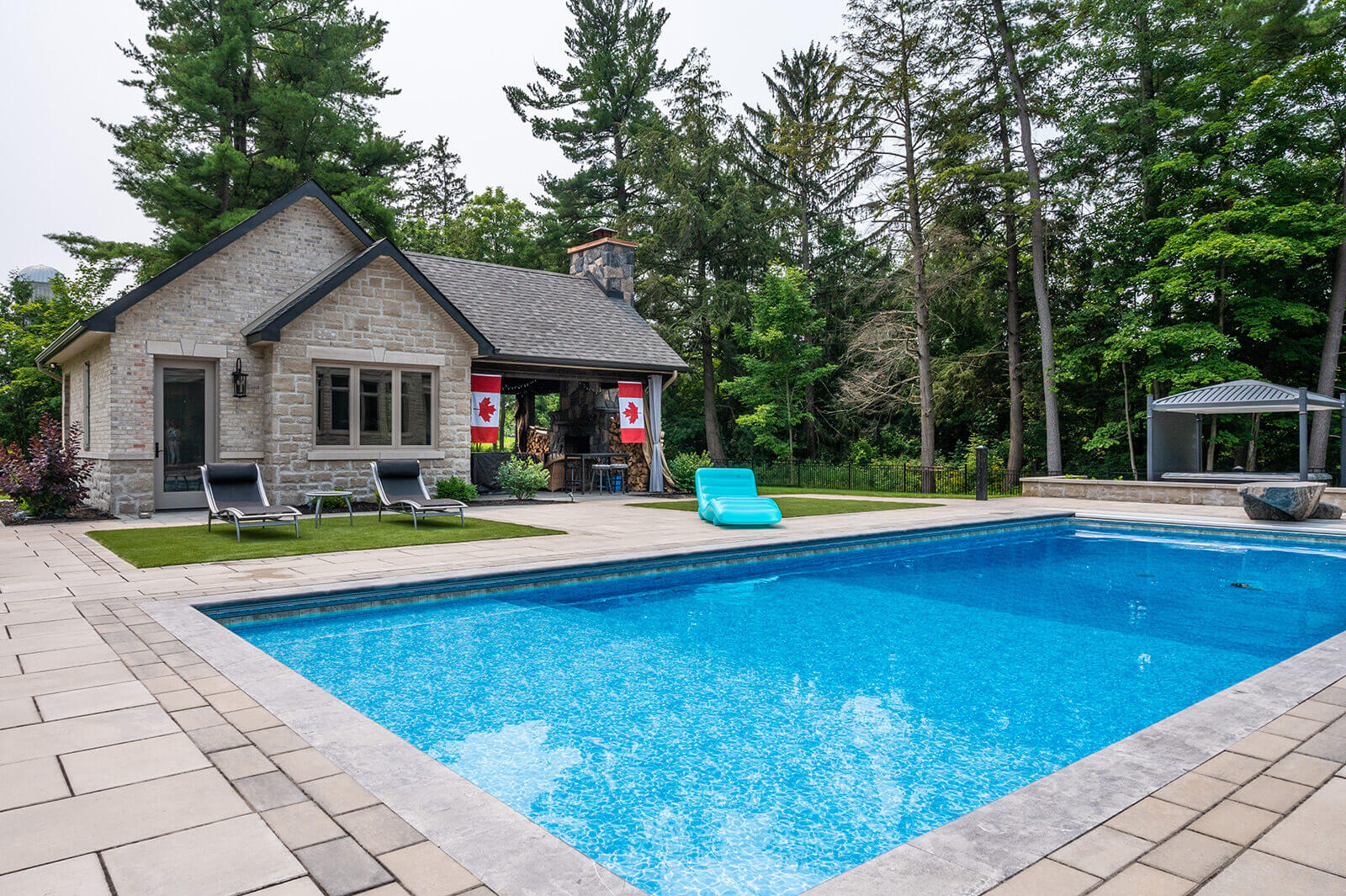 Custom Pool House Design & Backyard Pool